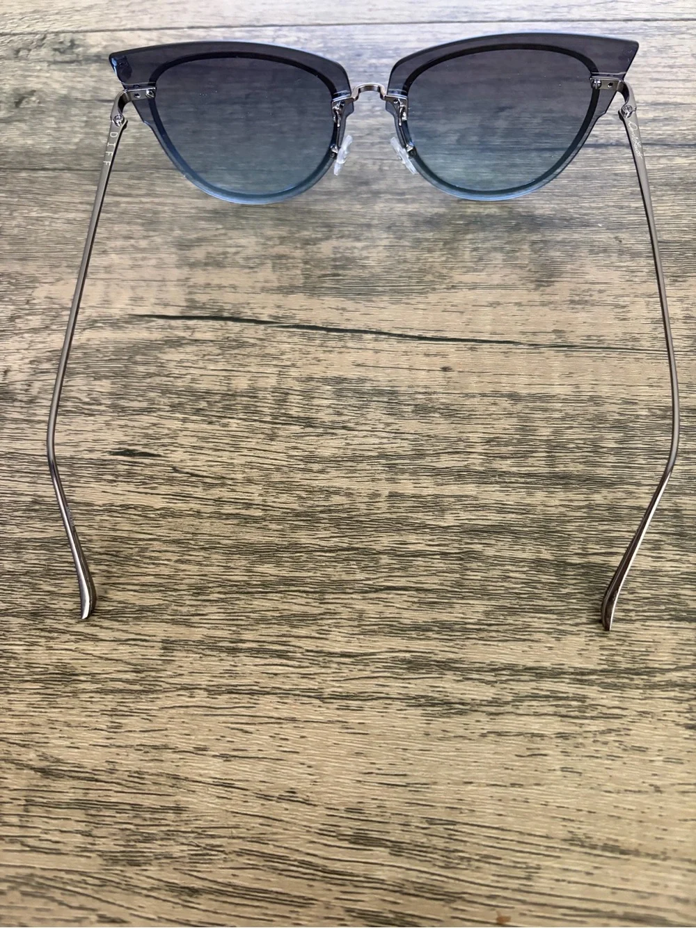 Stylish Women's Cat-Eye Sunglasses - Black/ Gray Gradient
